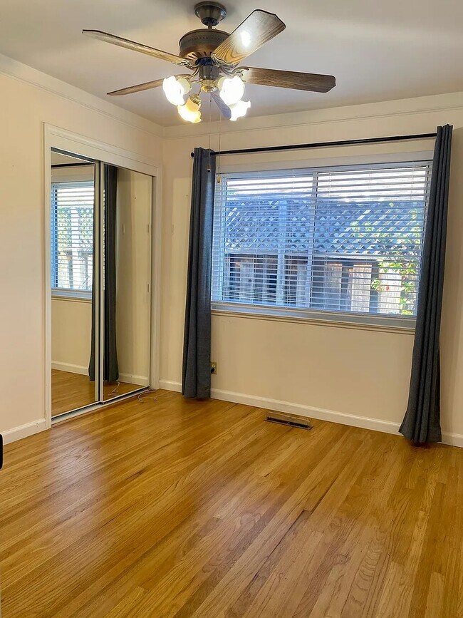 Foto del edificio - 1609 Blossom Hill Rd