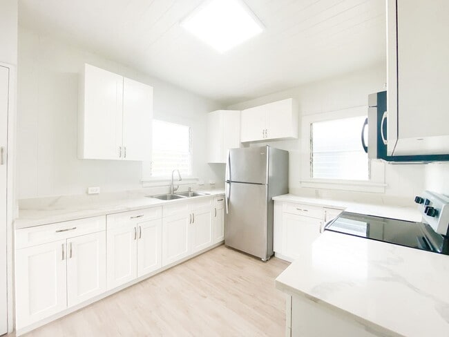 Building Photo - Charming Cottage in McCully - 2 bedroom / ...
