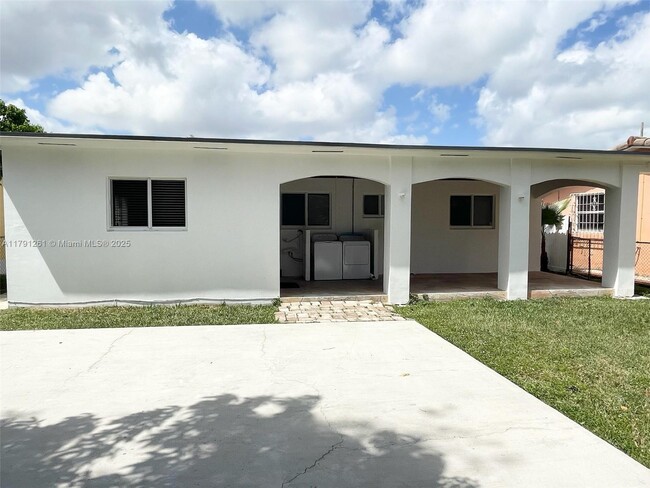 Building Photo - 3150 SW 23rd Terrace
