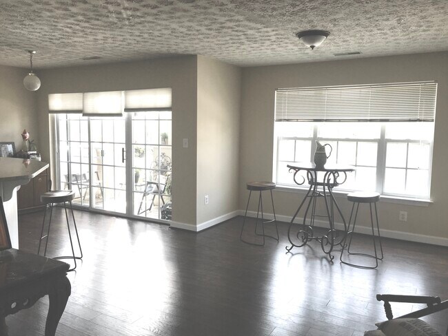 Foto del edificio - 6117 Springwater Pl