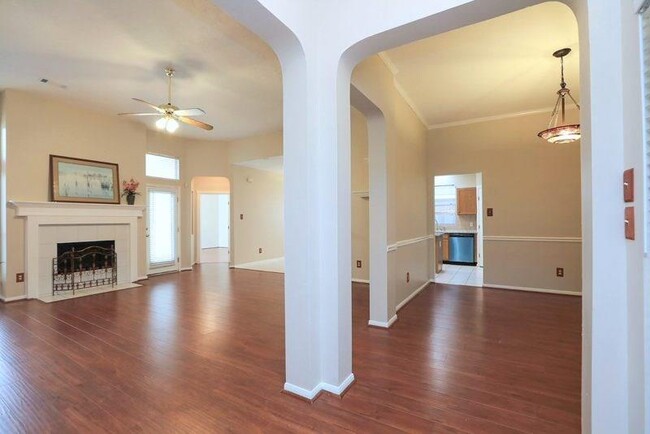 Building Photo - 834 Featherbrook Ct