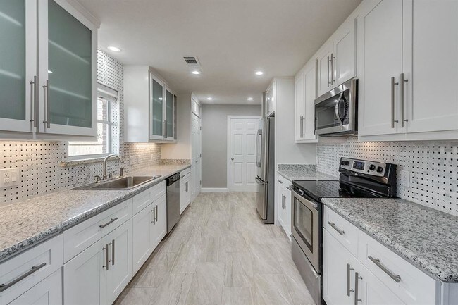 Building Photo - 9202 Mullins Dr