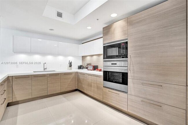 Building Photo - 17301 Biscayne Blvd