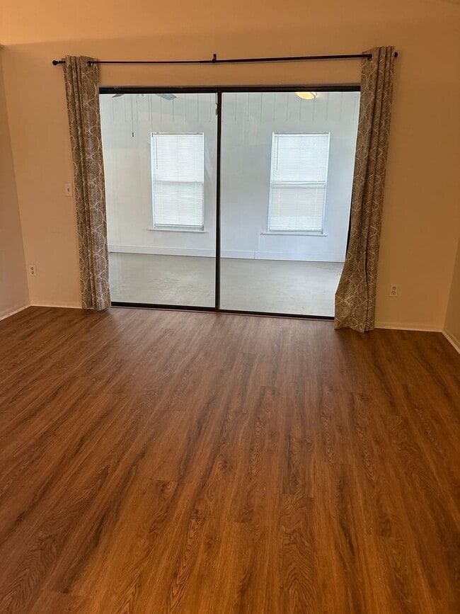 Foto del edificio - 2224 Fairmont Cir