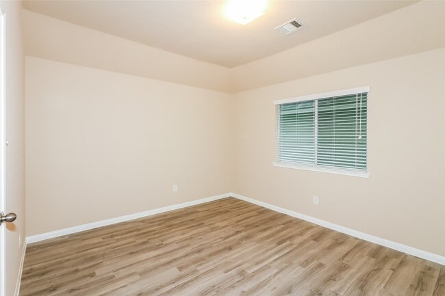 Building Photo - 19018 Moynihan Dr