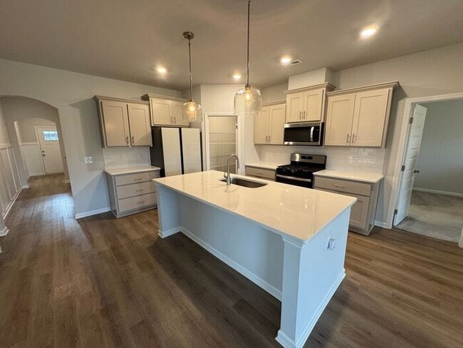 Building Photo - Extra Square footage, Mountain Views