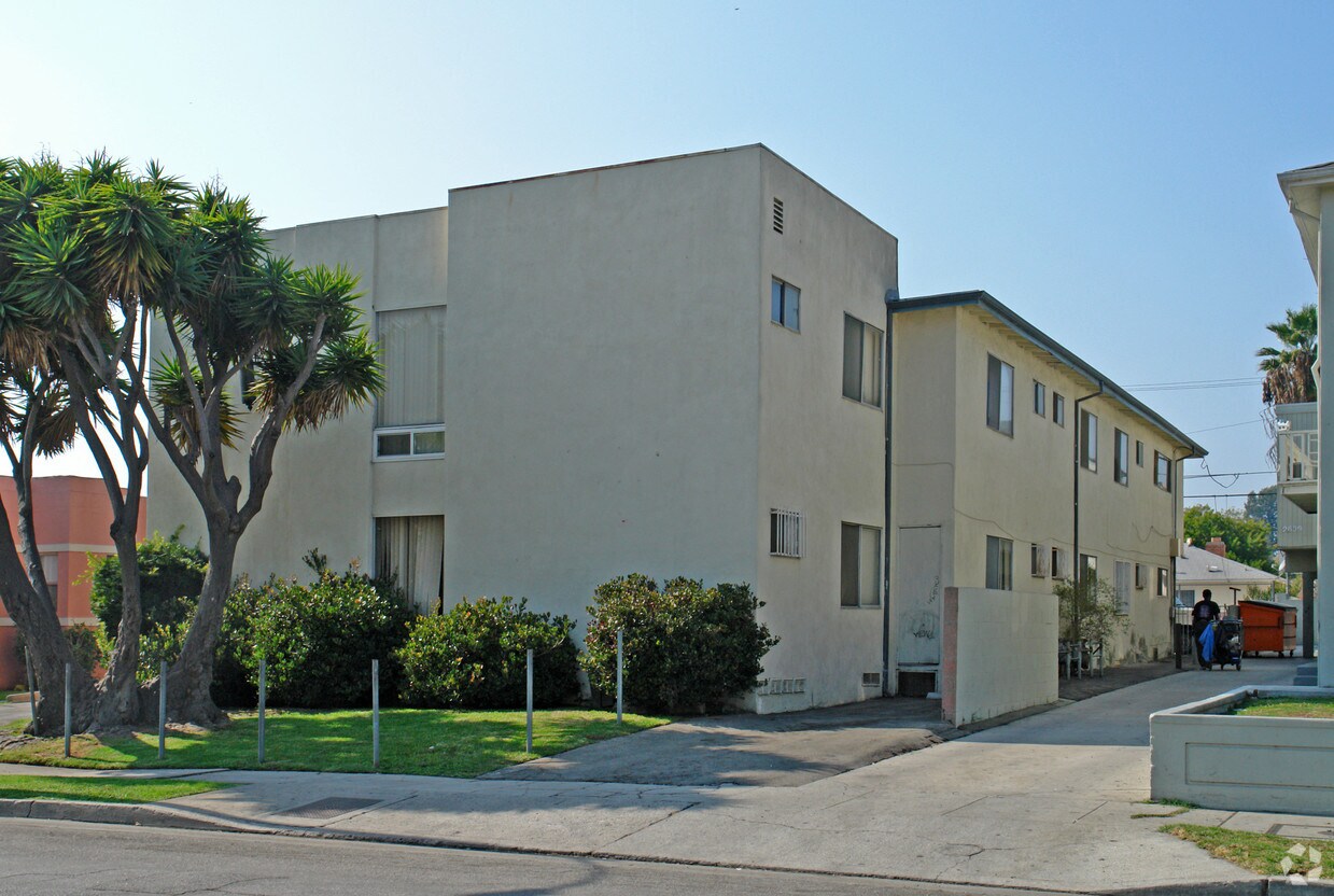 Primary Photo - 2641 Chariton St