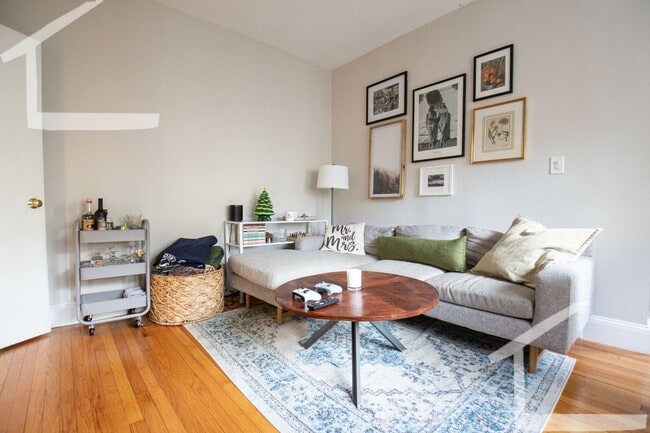 Building Photo - Sunny, Modern Cleveland Circle 1-Bed w/ Washer/dryer Right on the T