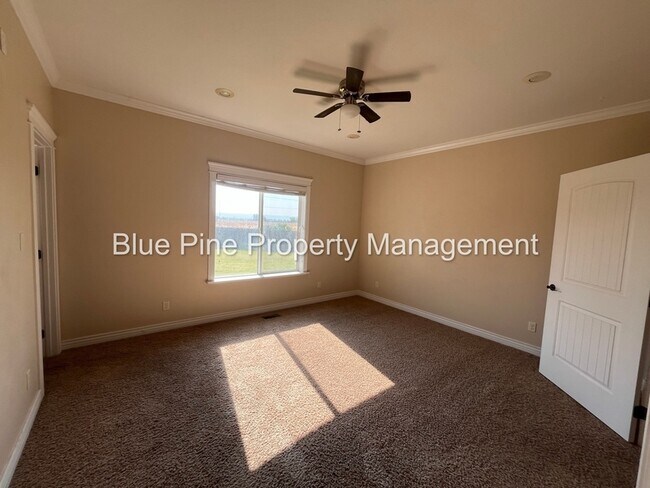 Building Photo - 2125 Saddle Ln