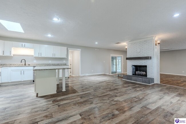 Building Photo - 343 Meadowview Dr