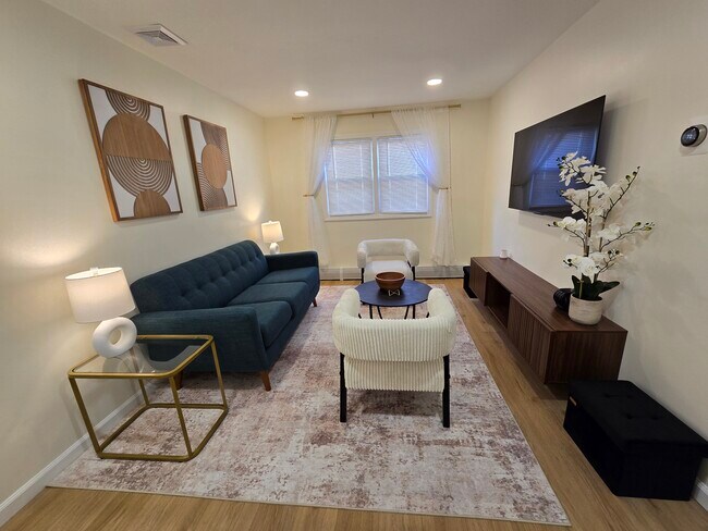 Foto del edificio - 396 Kaplan Ave