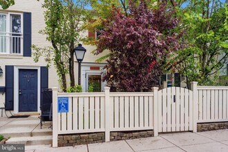 Building Photo - 1513 N Van Dorn St