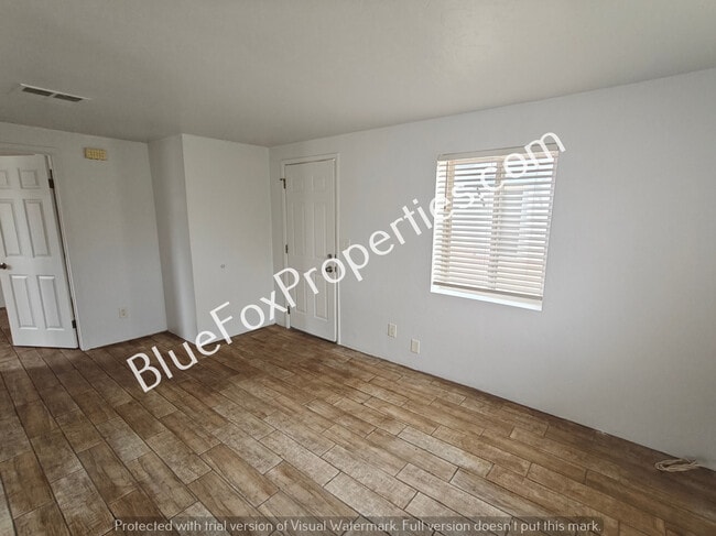 Building Photo - 3401 E Bermuda St