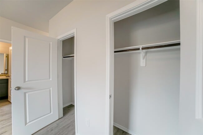 Building Photo - 311 Pronghorn Dr