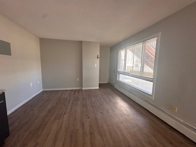 Building Photo - Suite Liv'n Willmar