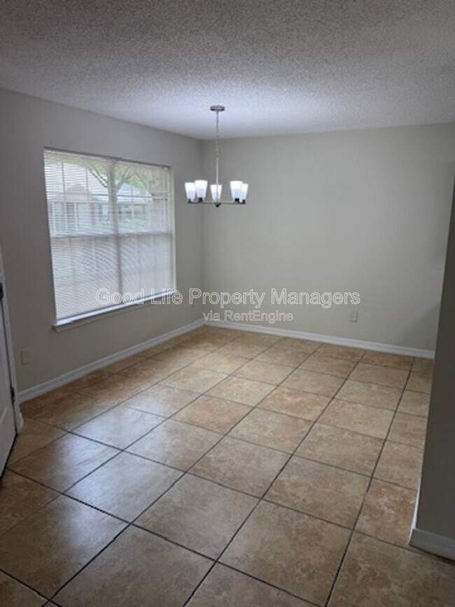 Foto del edificio - 9980 Bowman Ave