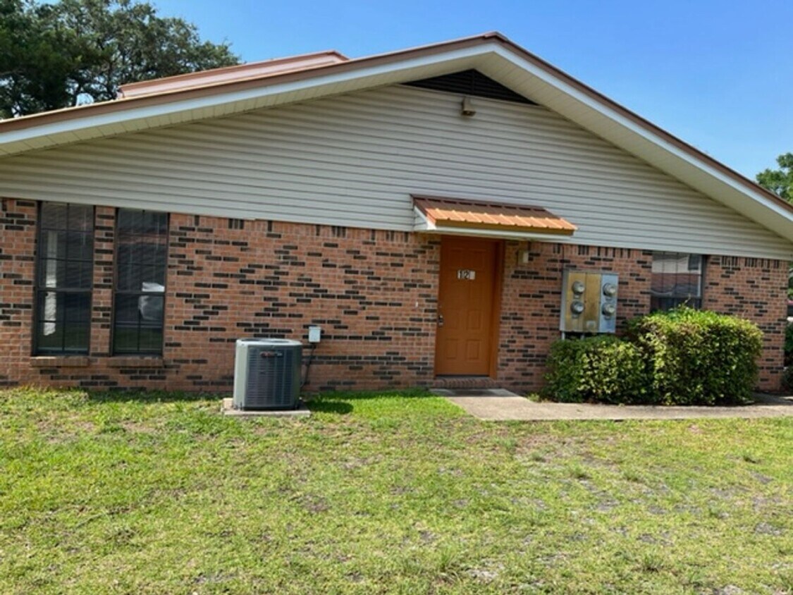 Primary Photo - 124 Classic Ct