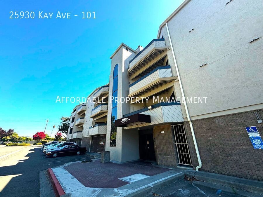 Foto principal - 25930 Kay Ave