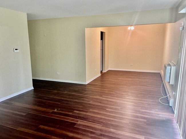 Building Photo - 1440 N Evergreen Ave