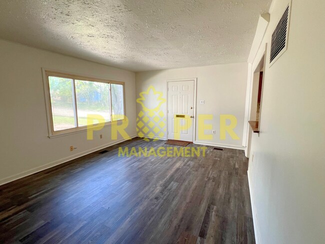 Foto del edificio - 2 bedrooms 1 bathroom house