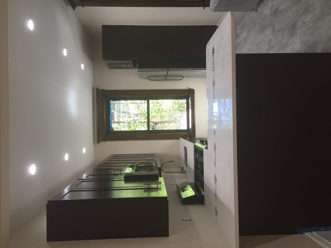 kitchen - 664 Madison St