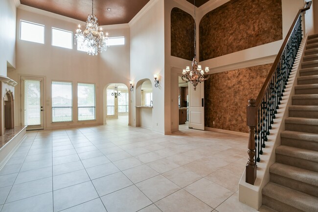 Foto del edificio - 2014 Flower Garden Ln