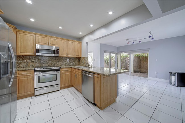 Building Photo - 621 SW 99th Pl