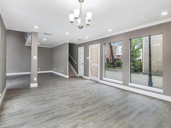 Building Photo - 2207 Potomac Dr