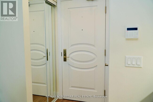 Building Photo - 9085 Jane St