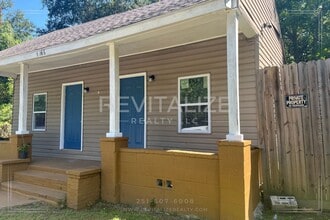Building Photo - 1105 Adams St