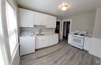 Building Photo - 10-12-12 Brookway Terrace