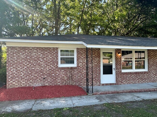 Foto del edificio - 1552 Orange Grove Rd