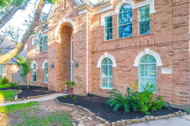 Foto del edificio - 5803 Song Ridge Ct