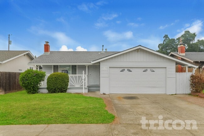 Building Photo - 372 Hopkins Dr