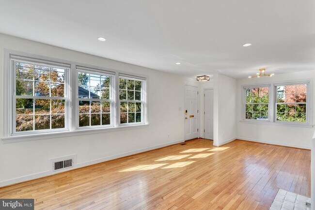 Building Photo - 1307 Bayliss Dr