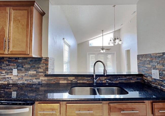 Building Photo - 1424 Liz Ln