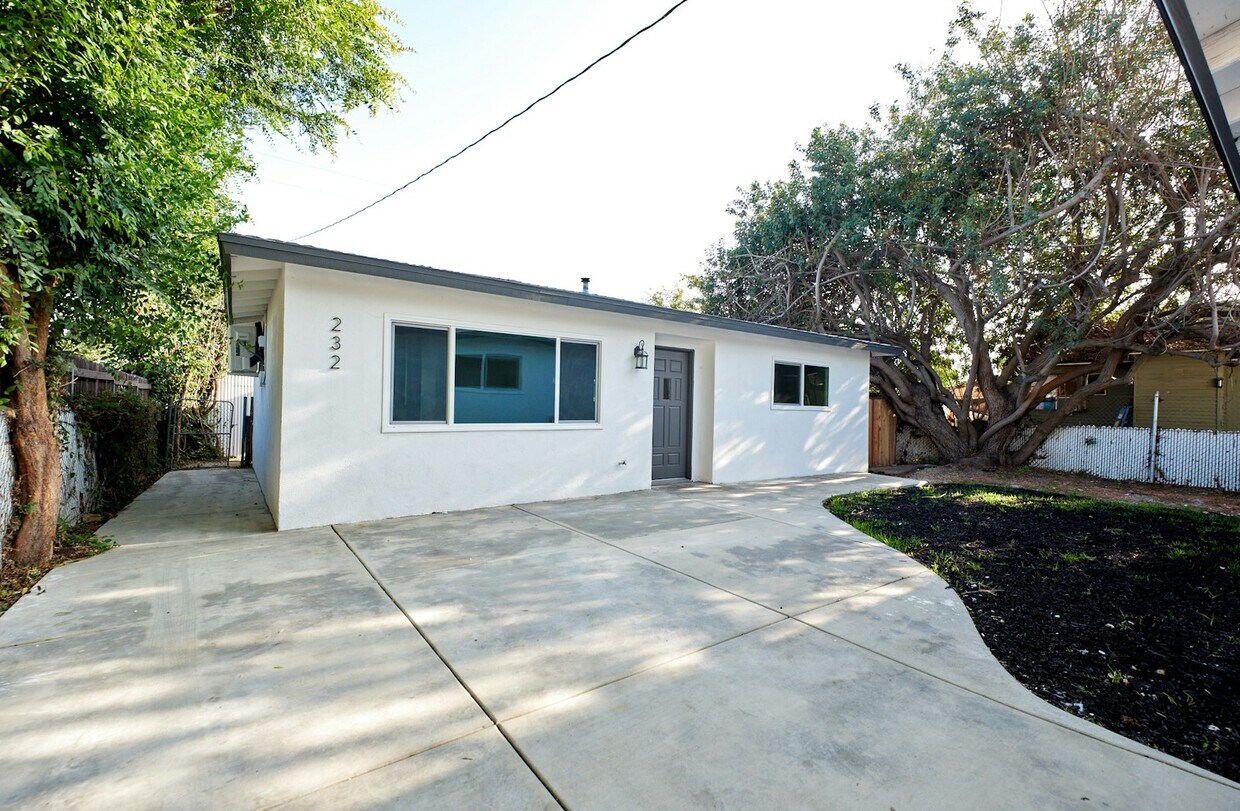 Primary Photo - 232 W 3rd St