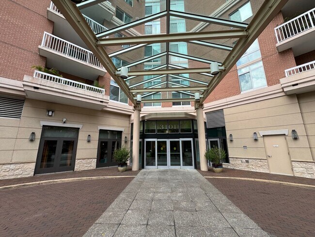 Building Photo - Sun-filled 1 Bed 1 Bath Condo With Private...