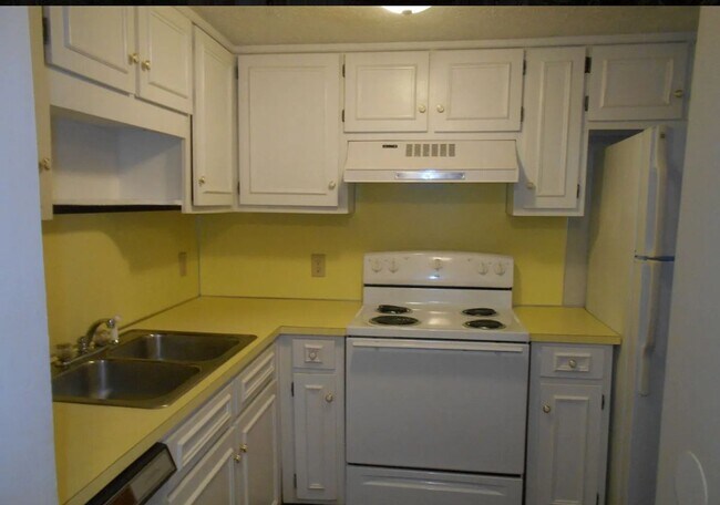 Foto del edificio - Available Fall 2026!