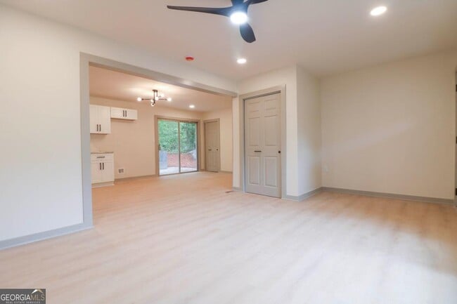 Foto del edificio - 4396 Greenleaf Cir SW