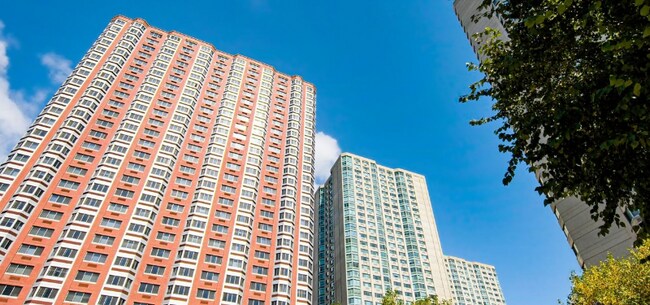 Foto del edificio - 35 River Dr S