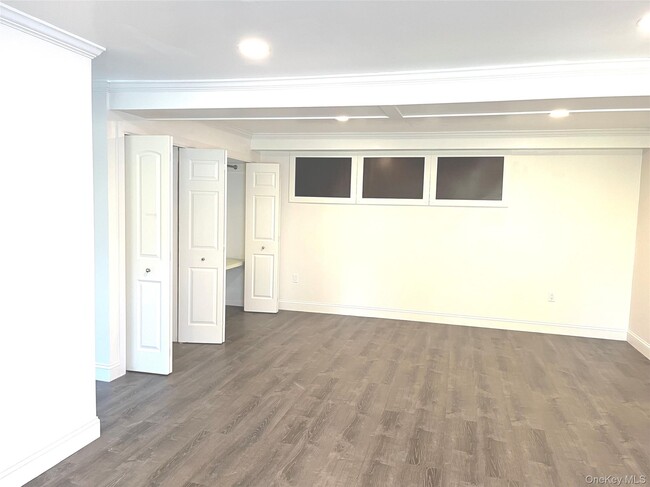 Building Photo - 185 Osborne Hill Rd