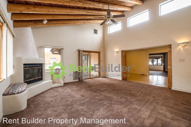 Building Photo - 2 br, 2 bath House - 4627 Hannett Ave. NE