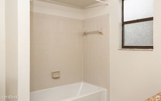 Foto del edificio - 1703 Destiny Blvd