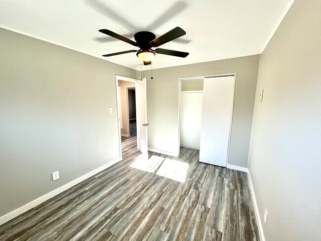 Building Photo - Sundance Apartments