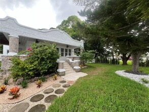 Building Photo - 130 SW 1st Ave