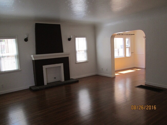 Building Photo - 179