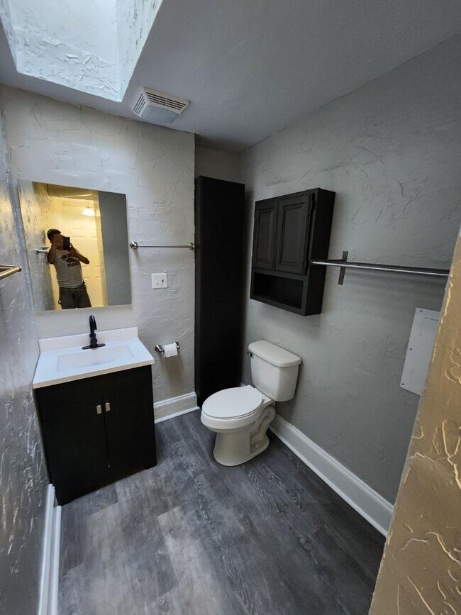 Foto del edificio - 1014 W 27th St