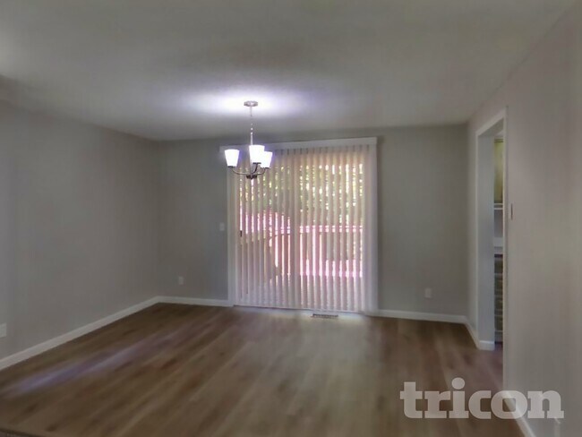 Foto del edificio - 3394 Tyee Pl NE