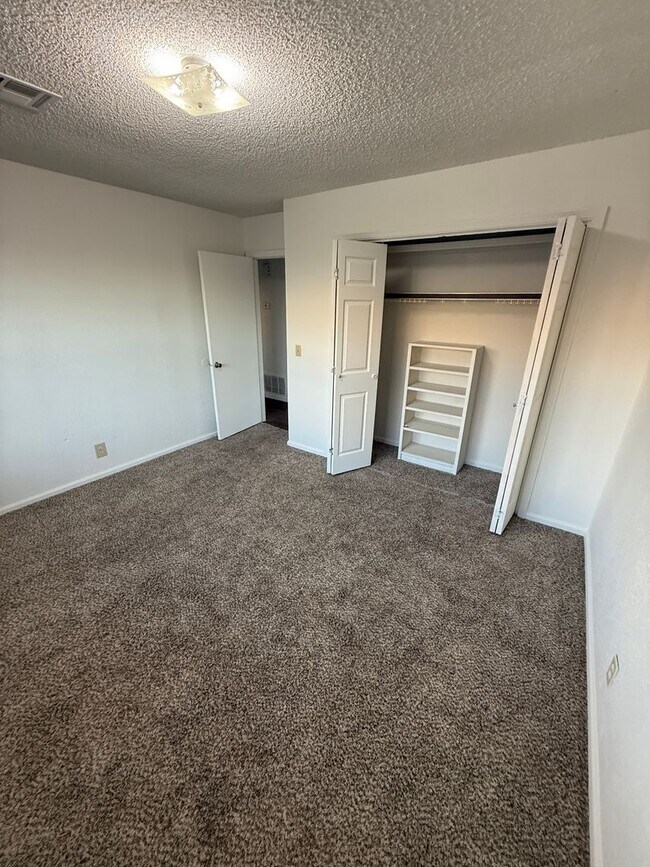 Foto del edificio - Duplex On West Quantico 3 bed